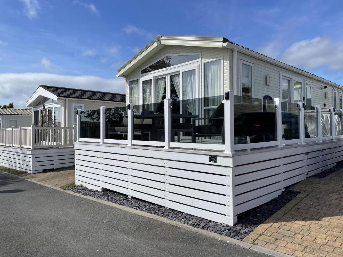 Poole Harbour View Lodge At Rockley Park Exterior foto